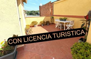 Casa en Els Pins. Edificio con 2 pisos en venta, licencia turistica