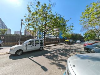 Aparcament cotxe a Els Pins. Garaje doble zona los pinos