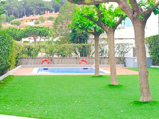 Etagenwohnung in Fenals. Apartamento situado en fanals con piscina