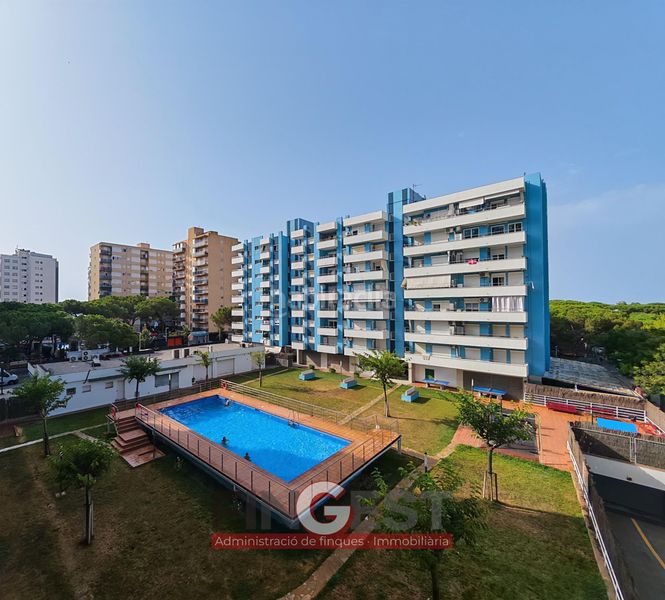 Foto aab43b35-c1d8-456b-a5e2-676b2a73e9a4. Pis amb piscina a Els Pins Blanes