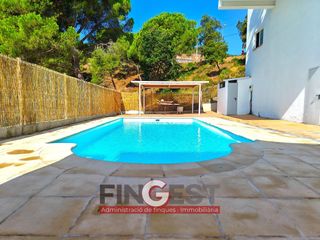 Casa a Niàgara Parc -Àgora Parc. Torre recien reformada con piscina
