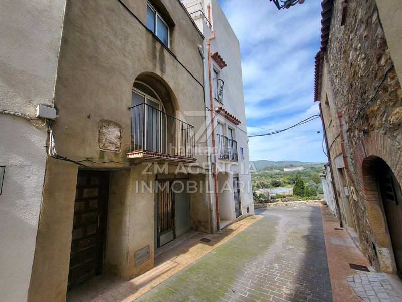 Foto 3b4ae9a3-d3f9-4860-bba1-d65de13f5851. Masia a Traiguera