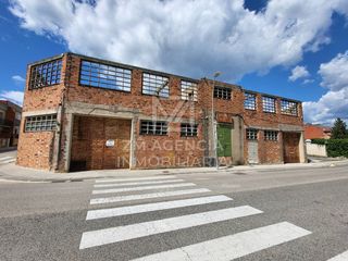 Bâtiment à usage industriel  San joaquim. Parcela urbana de gran dimensión con nave industrial y alto pote