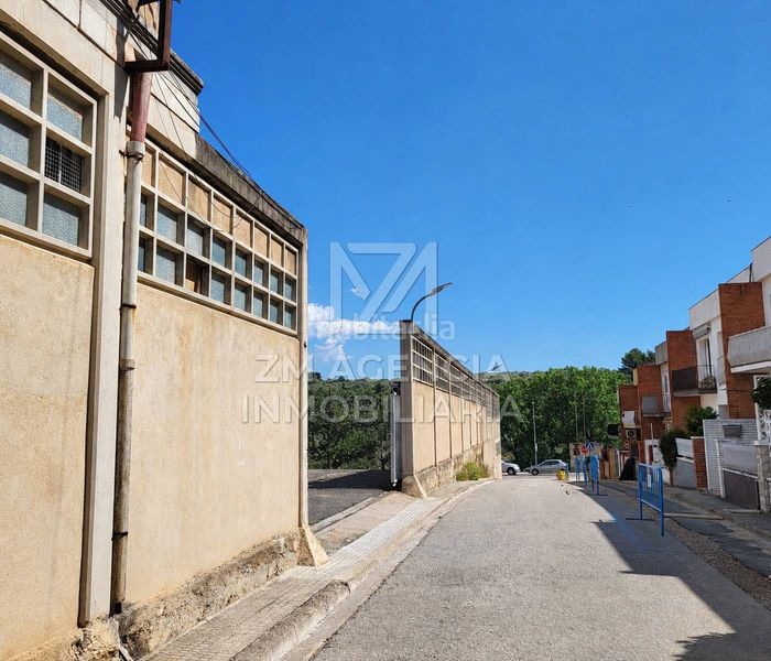 Foto bab7cdd1-ba04-4ae5-af8d-4caa29656cb0. Nau industrial a Sénia (La)