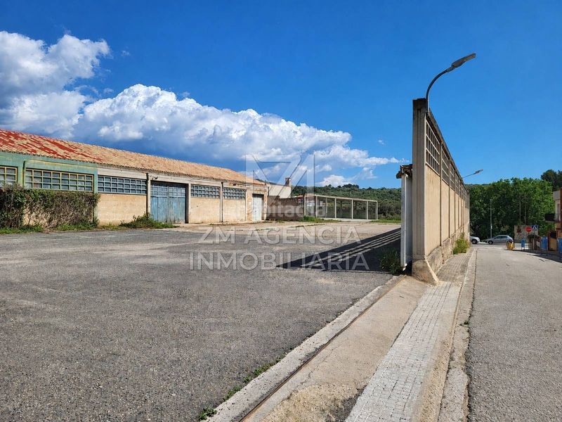 Foto e57dd6f7-638d-4d3c-96e4-d210c0b7ebae. Nau industrial a Sénia (La)
