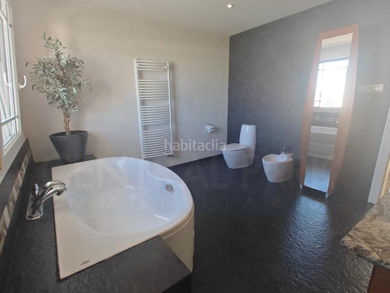 Foto 3bf2eb6d-2578-44f9-8b7d-fea5f2e04126. Casa en avenida casalot del espectacular chalet individual!! en Mont-roig del Camp