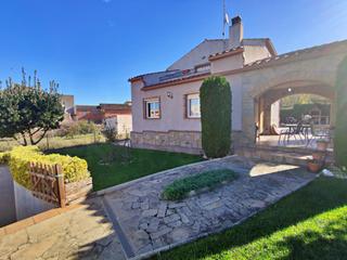 House in Carrer de la societat. Espectacular chalet individual