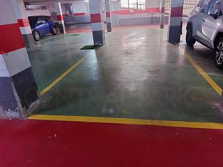 Car parking in Carrer dels castellers de tarragona. Plaza de parking en plaza castellers