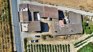 Chalet  Sant marti. Un patrimonio con raíces tres viviendas y una viña propia en el
