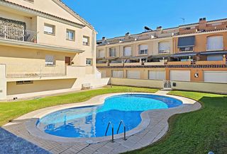 Maison jumelée  Vial de la sequia. Vivir con calma en la riera de gaià, adosada con piscina comunit