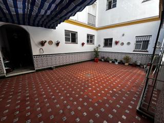 Maison à El Pino-Bajo de Guía. Casa en el centro de 4 dormitorios, 3 baños y patio privado. ide