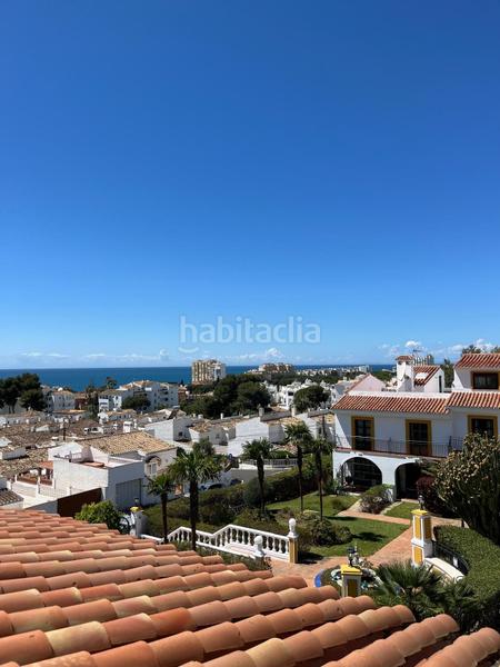 Foto 1ff90c3d-1b15-451a-83b5-5cdd2be9769d. Dúplex  en venta con 4 dormitorios, 2 baños y vistas al mar. disfruta de piscina comunitaria en un edificio en buen estado. tu hoga en Mijas
