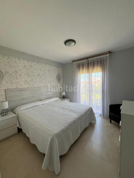 Foto 4ad7d037-c30a-431e-aa7a-8cb3611613c3. Dúplex  en venta con 4 dormitorios, 2 baños y vistas al mar. disfruta de piscina comunitaria en un edificio en buen estado. tu hoga en Mijas