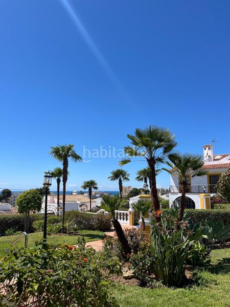 Foto 892fceca-d05b-4d61-b4b3-09e932066d1a. Dúplex  en venta con 4 dormitorios, 2 baños y vistas al mar. disfruta de piscina comunitaria en un edificio en buen estado. tu hoga en Mijas