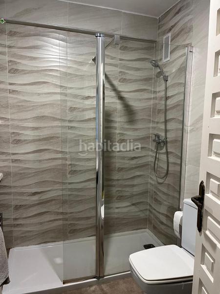 Foto ade990fc-8c86-4317-817c-213576214951. Dúplex  en venta con 4 dormitorios, 2 baños y vistas al mar. disfruta de piscina comunitaria en un edificio en buen estado. tu hoga en Mijas