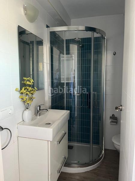 Foto d012e9d6-ccc9-4748-a25f-2b94dbb6e45e. Dúplex  en venta con 4 dormitorios, 2 baños y vistas al mar. disfruta de piscina comunitaria en un edificio en buen estado. tu hoga en Mijas