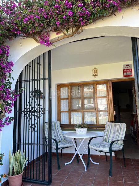 Foto e1757045-28d8-4977-ac72-90d1baf5849a. Dúplex  en venta con 4 dormitorios, 2 baños y vistas al mar. disfruta de piscina comunitaria en un edificio en buen estado. tu hoga en Mijas