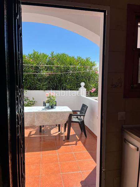 Foto fc4c8dfb-812f-4cd9-ac97-5a3c86d73116. Dúplex  en venta con 4 dormitorios, 2 baños y vistas al mar. disfruta de piscina comunitaria en un edificio en buen estado. tu hoga en Mijas