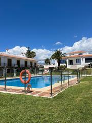 Dplex en Calahonda. Dplex en venta con 4 dormitorios, 2 baos y vistas al mar. disf