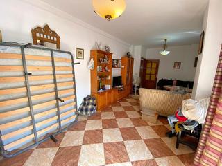 Casa a Almendralejo. Casa independiente de 3 plantas con cochera