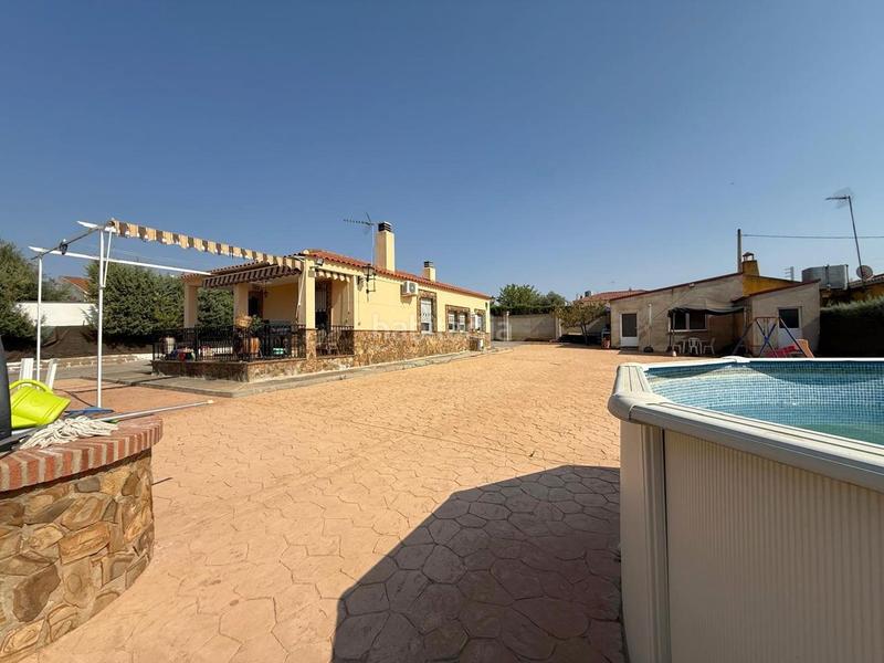 Foto 3a6afa04-318f-408b-80a2-0a5394625324. Casa chalet no hipotecable en ctra de solana en Almendralejo