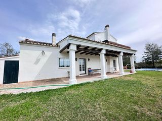 Casa a Zafra. Gran chalet con piscina, ctra de la puebla