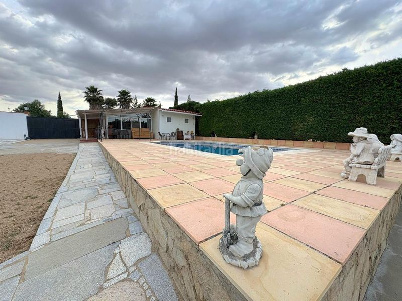 Foto 4c1cd9c0-2f7f-449b-8732-9156dd6df30a. Masia amb piscina a Almendralejo