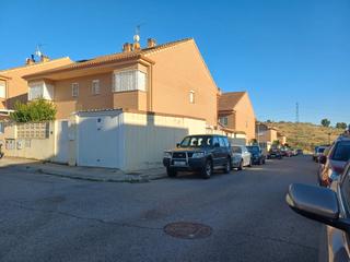 Casa aparellada a Camarma de Esteruelas. Chalet pareado en venta