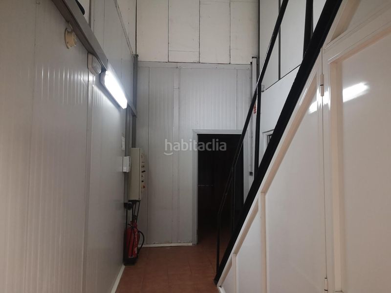 Foto 5e6a6426-27ad-4f5e-8aa0-58c891f52af3. Nau industrial a Riba - roja de Túria