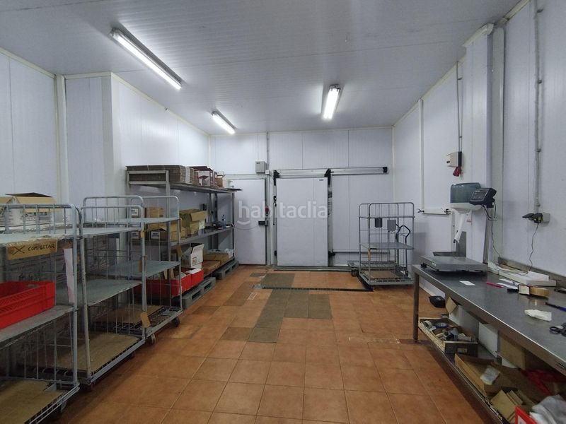 Foto ce25f723-2248-4b3a-a63c-5cf9a44574d7. Nau industrial a Riba - roja de Túria