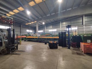 Capannone industriale in Massamagrell. Nave de 1800m2  con 4 muelles , cámaras frigoríficas . empresa d
