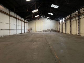 Rent Industrial building in Silla. Nave de 1425 m2 en silla con 2 puentes grúa  libre nov26