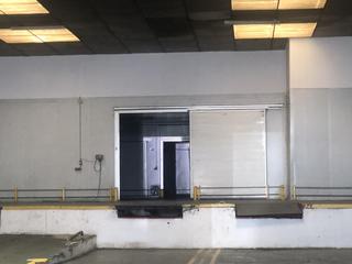 Nau industrial a Quart de Poblet. Nave de 900m2 con cámaras y muelles de carga en quart de poblet