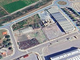 Terreny residencial a Quartell. Terreno industrial de 1750 m2 en quartell