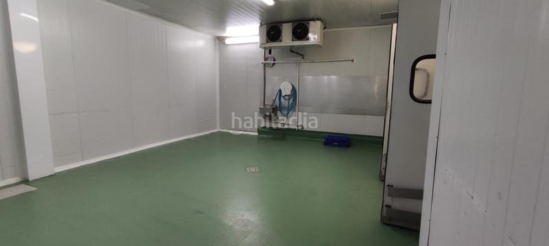 Foto 0f1483a0-7cea-40fe-a85e-abc38fe39807. Fabrikhalle in Algemesí