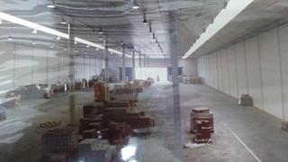 Fabrikhalle in Picassent. Nave de 2800m2 en picassent con muelles de carga