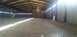 Miete Fabrikhalle in Beniparrell. Nave de 6426 m2 con 6 muelles de carga
