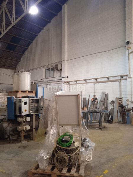 Foto a137bad9-98d4-4f5b-b288-080ed5372dea. Nau industrial a Beniparrell