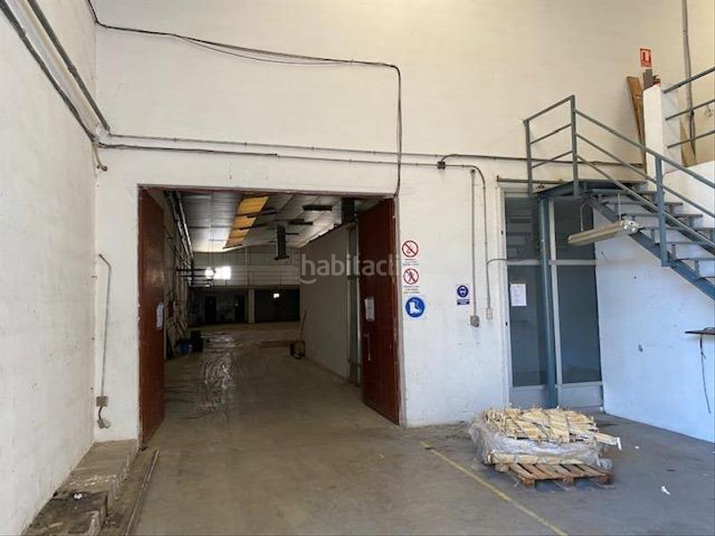 Foto 3083146d-060d-4551-acd3-7b4d37029747. Location local commercial dans calle vila de madrid 42 dans Paterna