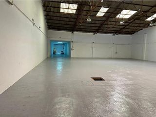 Miete Fabrikhalle in Metro - Auditorio. Nave de 500m2 en paiporta