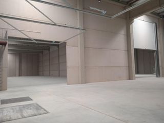 Capannone industriale in Corralet-Bonanza-Tres Rutas. Nave de 4200m2 en náquera  2 muelles de carga