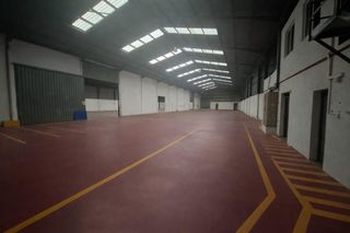 Nau industrial a Nules. 2 naves contiguas de 2694m2 en total en nules, muelle de carga