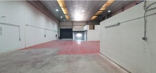 Rent Industrial building in Centro Ciudad. Nave de 575 m2 en paterna