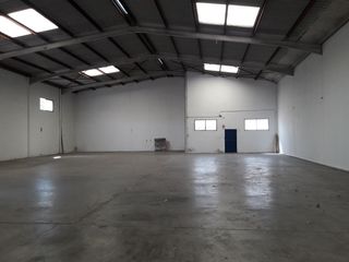 Miete Geschäftsraum in Poligono 36. Amplia nave industrial en polígono la lloma con patio y altillo