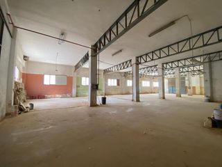 Bâtiment à usage industriel à Benetússer. Nave de 1132 m2 en benetusser . uso terciario dentro de la pobla