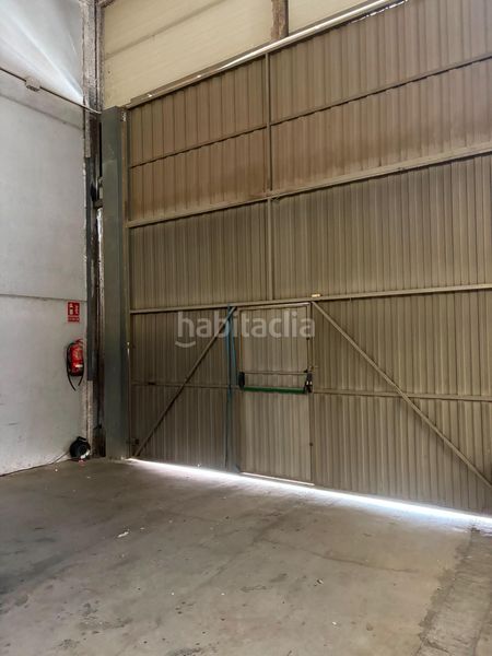 Foto dc912735-8a0a-46b5-aef5-fcfbf8af6b51. Nau industrial a Riba - roja de Túria