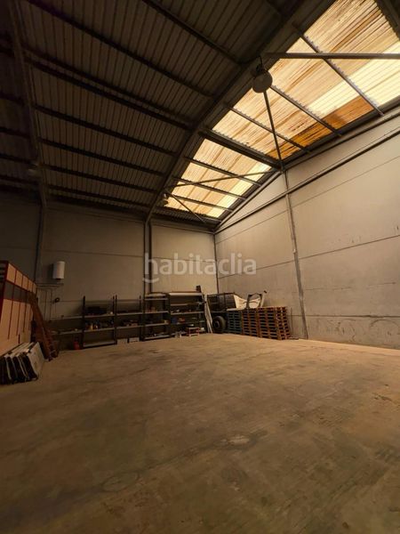 Foto e98da6f1-1200-42e7-90c7-a64090b6f450. Nau industrial a Riba - roja de Túria