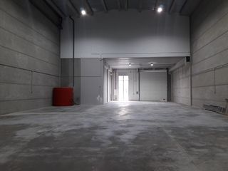 Miete Fabrikhalle in El Alborgí. Nave de 650m2 en paterna pol. táctica
