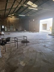 Rent Industrial building in Zona Estación. 3 naves en total 600m2 en sagunto con campa de 2000m2
