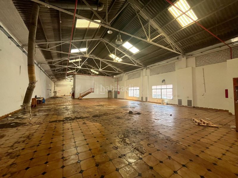 Foto c095ca51-7486-4d42-8250-fdcb2056d149. Rent industrial building in Aldaia